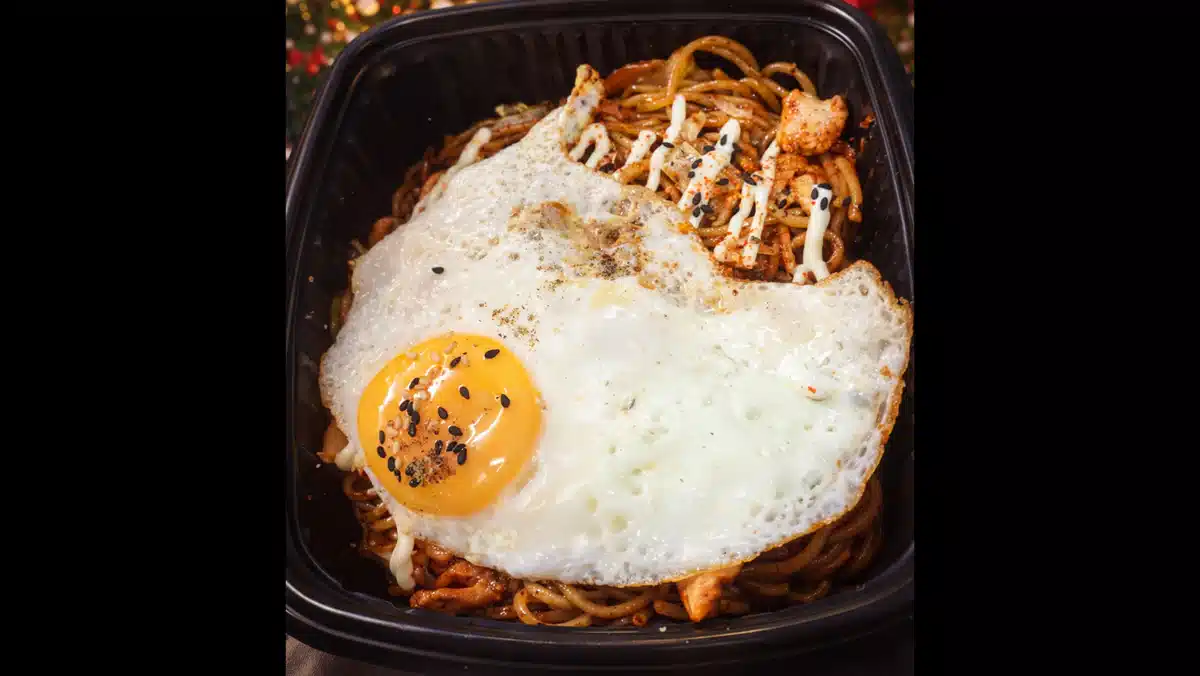 yakisoba tamago comida japonesa street food Lima